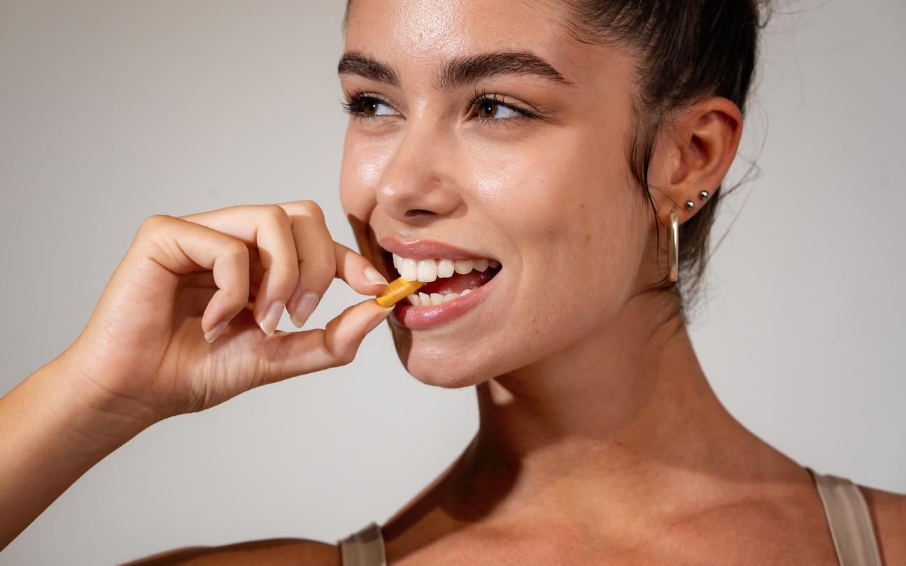 Guía de suplementos femeninos: del colágeno al magnesio (y por qué los necesitas)