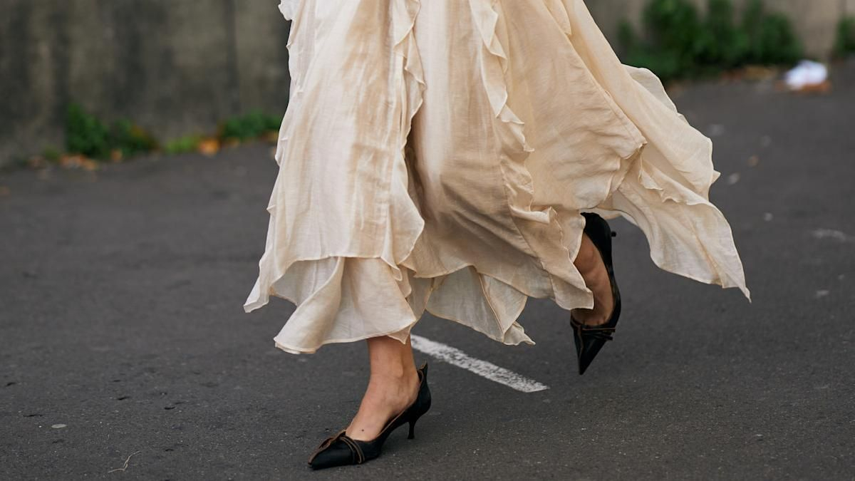 Las faldas satinadas de la nueva colección de Zara