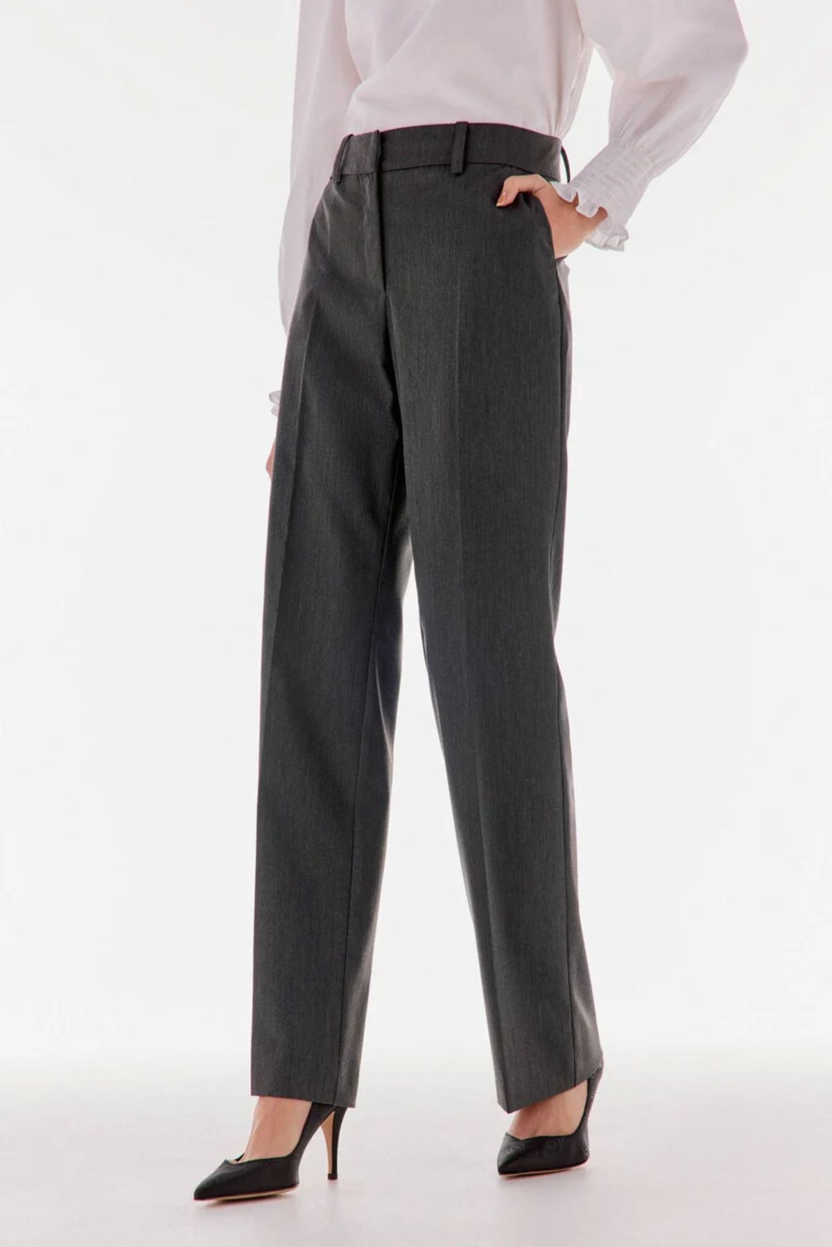 Pantalon de costume à plis de TFP de Tamara Falcó dans Pedro del Hierro