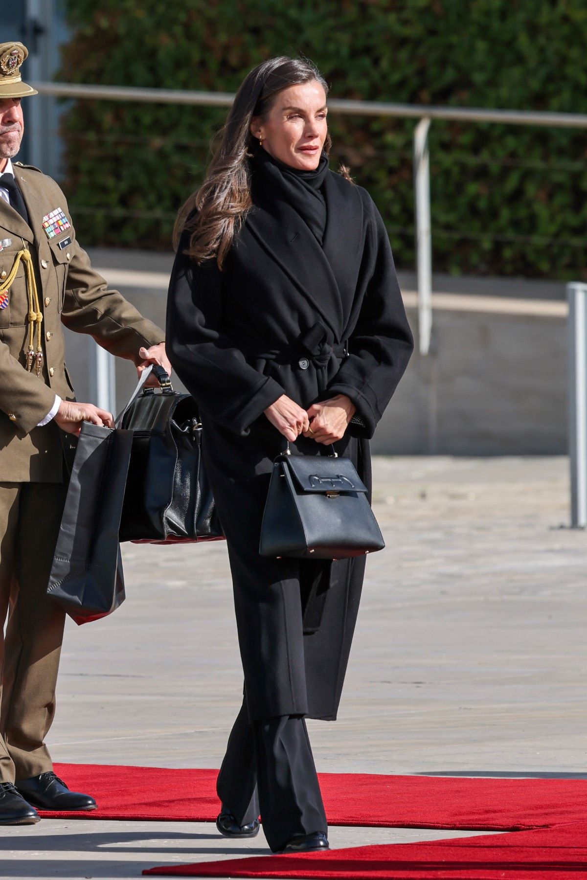 La reine Letizia opte pour un look total black pour son voyage en Chine