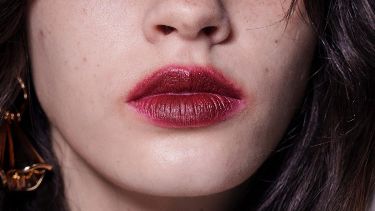Tres tendencias de maquillaje que dominarán los looks de fiesta y Navidad 2025