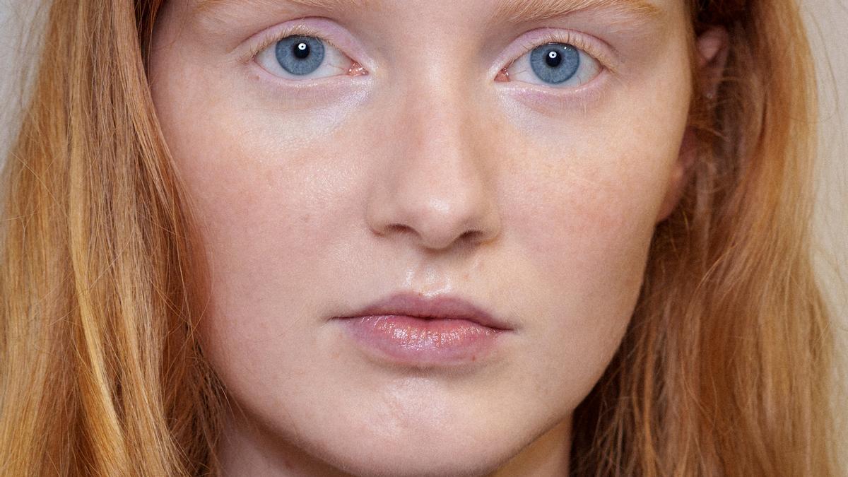 Cómo combinar tu sérum de vitamina C para eliminar manchas y lograr una piel más luminosa