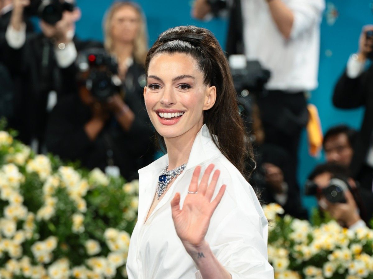 Anne Hathaway en la Gala Met 2025