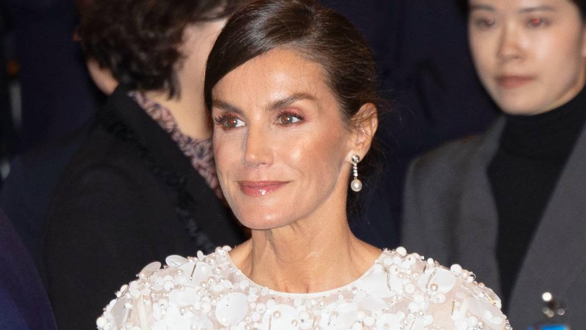 La reina Letizia deslumbra durante la cena de gala y el concierto de su viaje de Estado a China