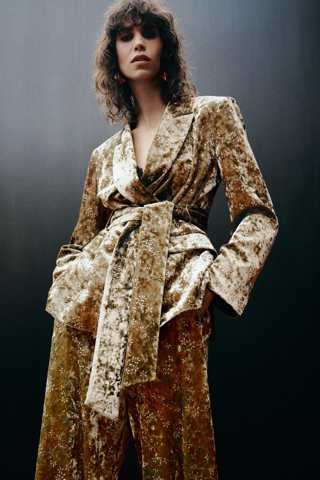 Veste en velours avec paillettes et ceinture