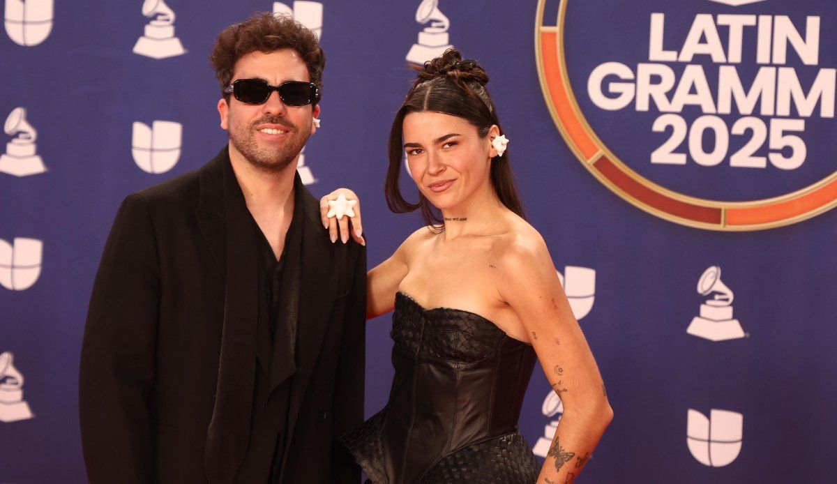 Vera GRV y Willy Rodríguez en la alfombra roja de los Grammy Latinos 2025