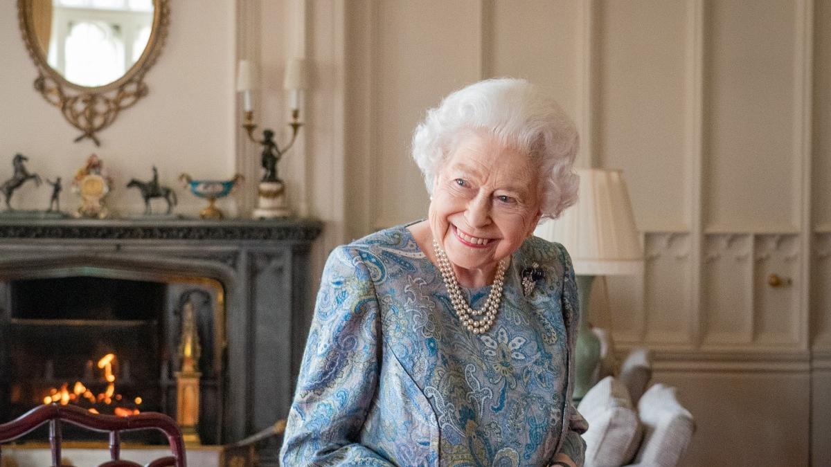 La exposición del armario real de Isabel II en el Palacio de Buckingham: todos los detalles