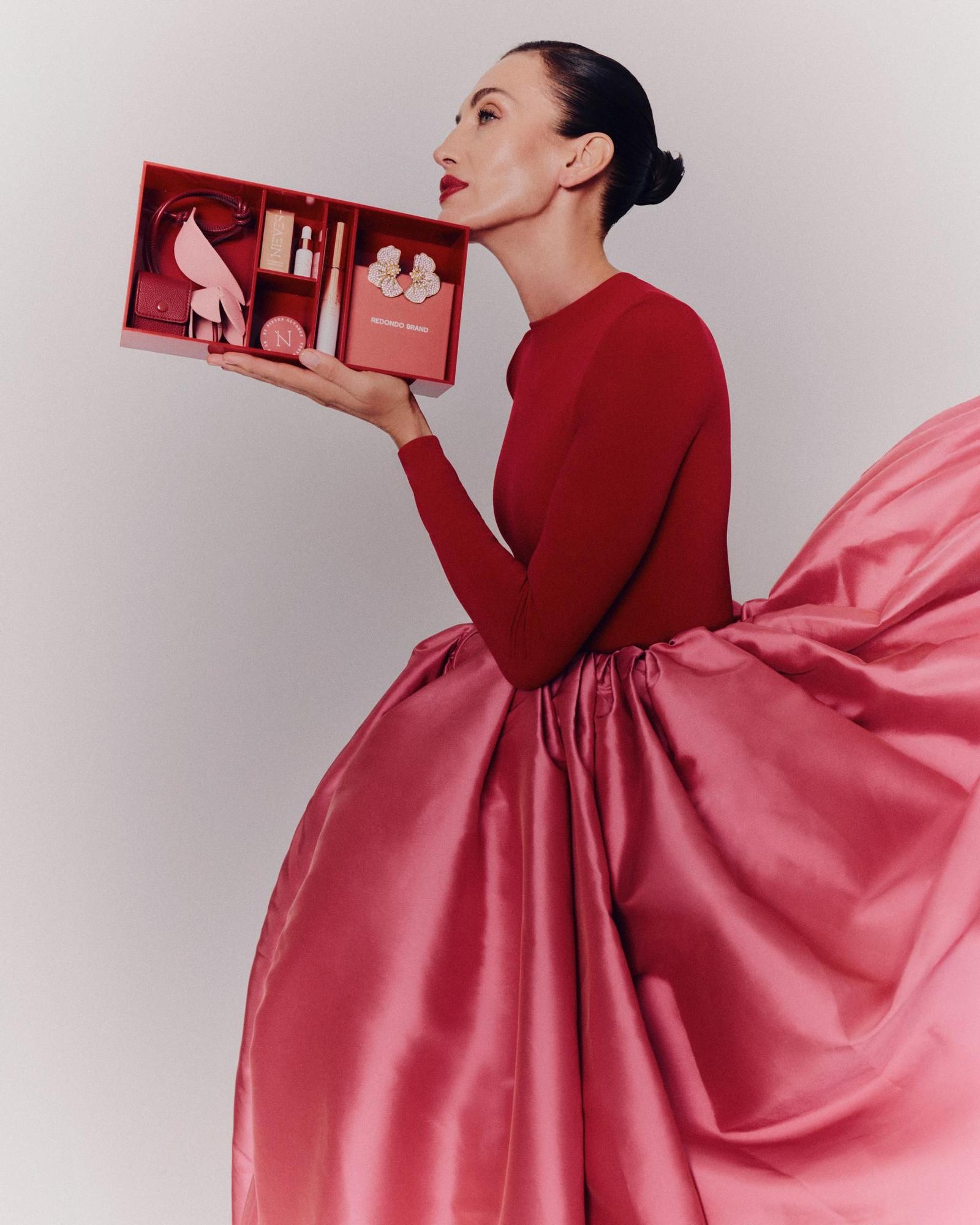 Nieves Álvarez et marque Redondo