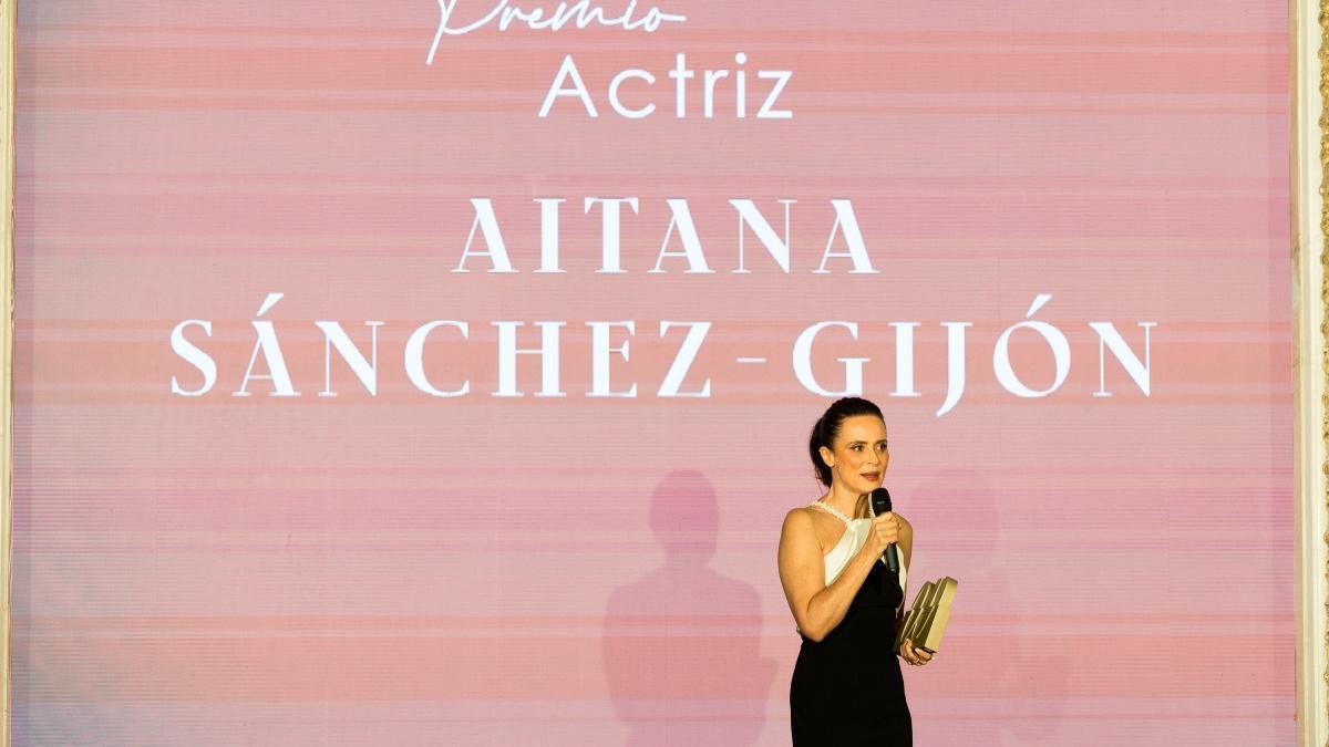 Aitana Sánchez-Gijón, Prix d'actrice féminine 2025, avec un regard sur elle-même du passé : "Ne vous laissez pas tyranniser par le canon de beauté que l'on attend de vous et des filles comme vous."