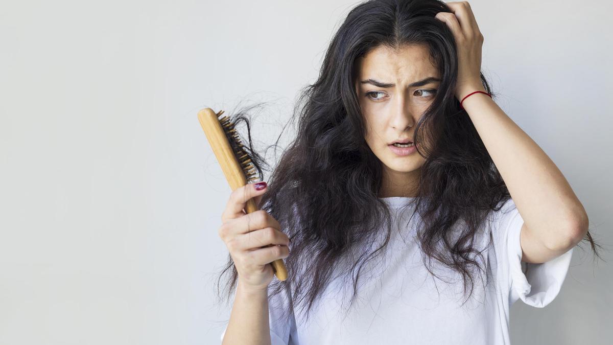 Qué comer para reducir la caída del pelo: alimentos y nutrientes esenciales para que luzca sano y bonito