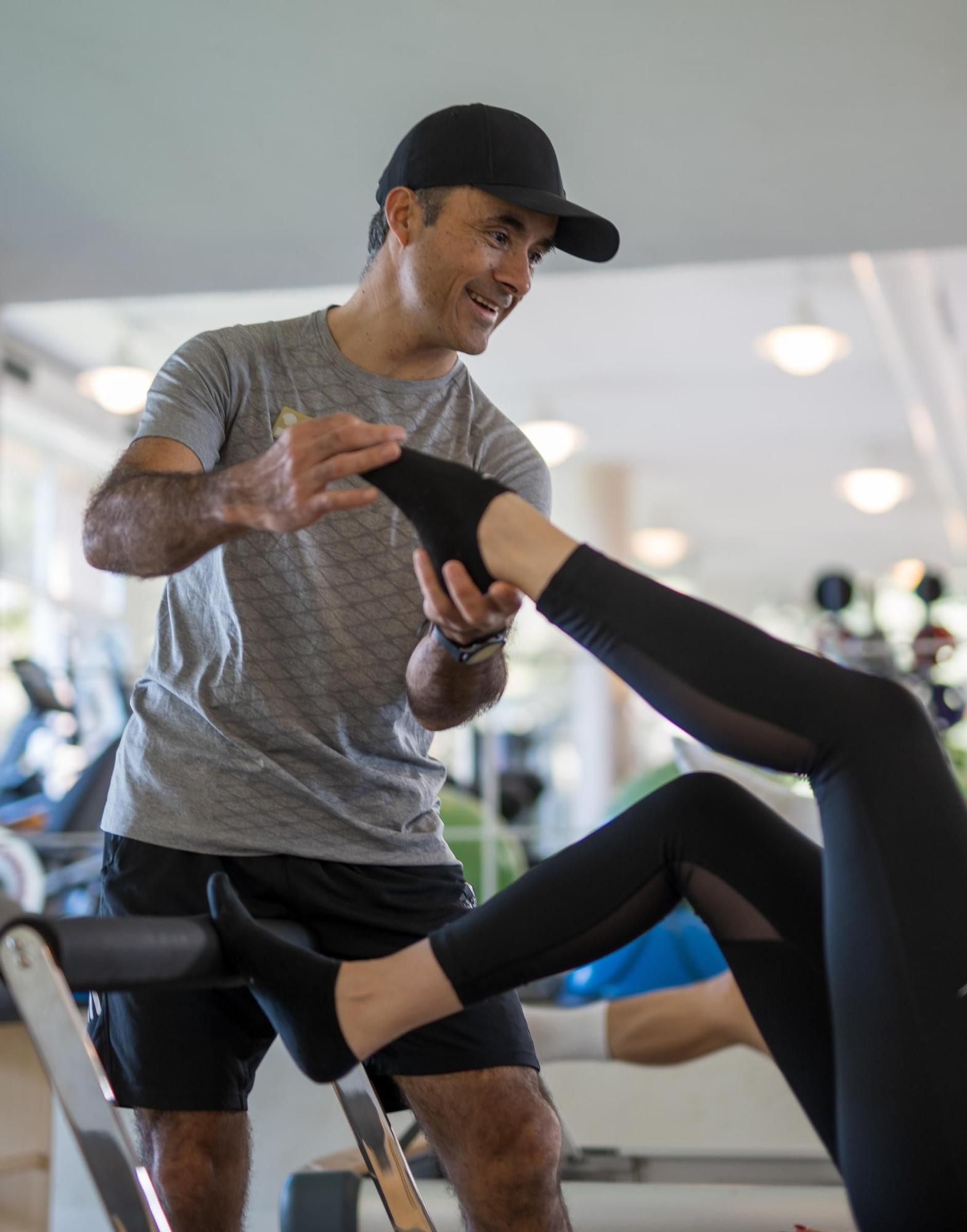Edwar Alzate, entraîneur personnel et instructeur de Pilates à la Palasiet Wellness Clinic.