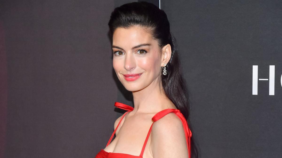 Anne Hathaway en los WWD Honors 2025