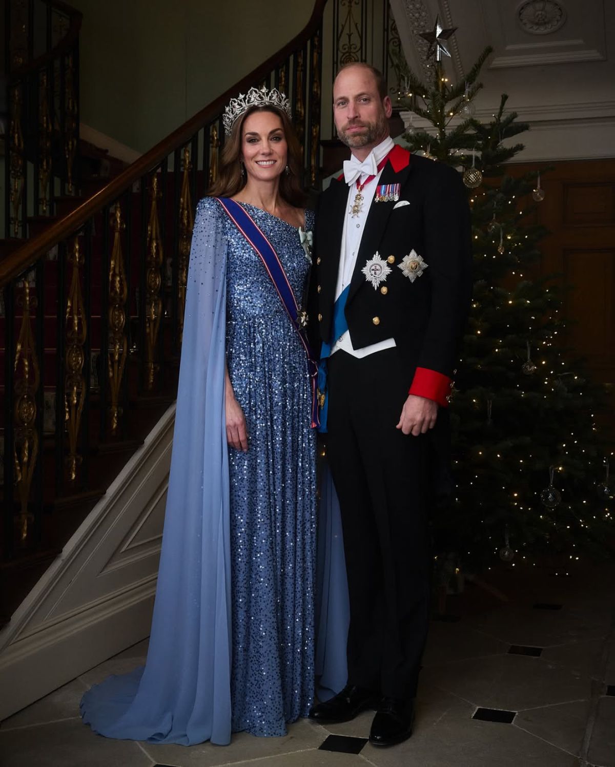 Kate Middleton, radieuse et coiffée d'un diadème, au dîner de gala du château de Windsor.