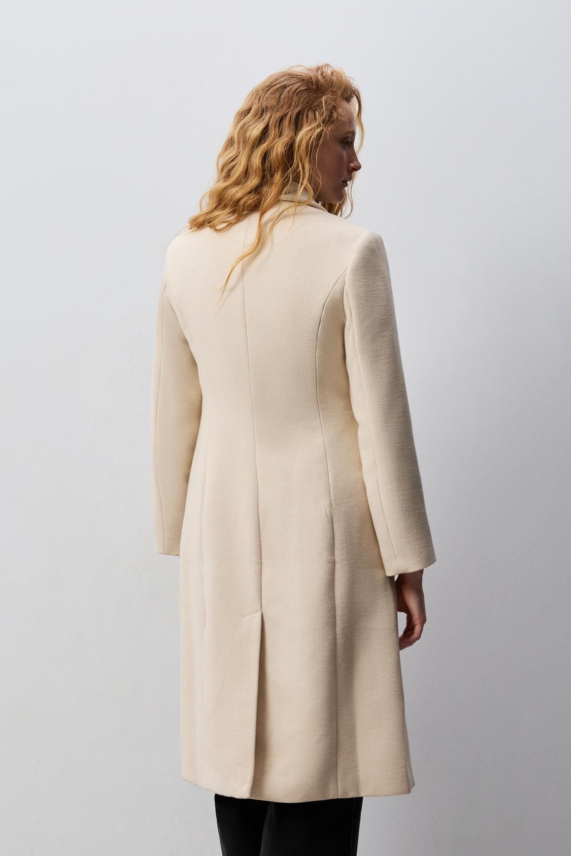Manteau en drap blanc