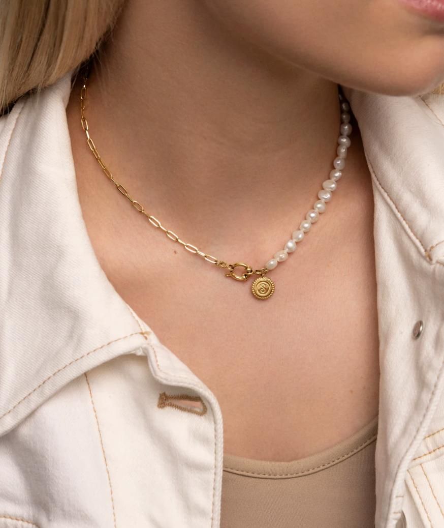 Collier de perles dorées