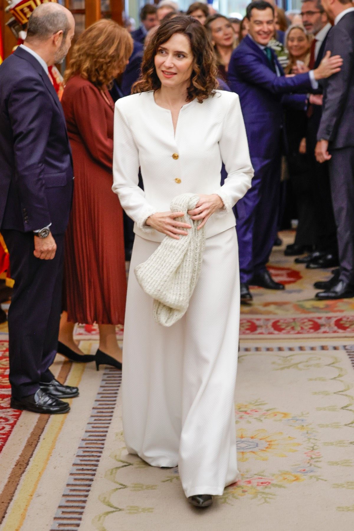Le look d'Isabel Diaz Ayuso pour le Jour de la Constitution