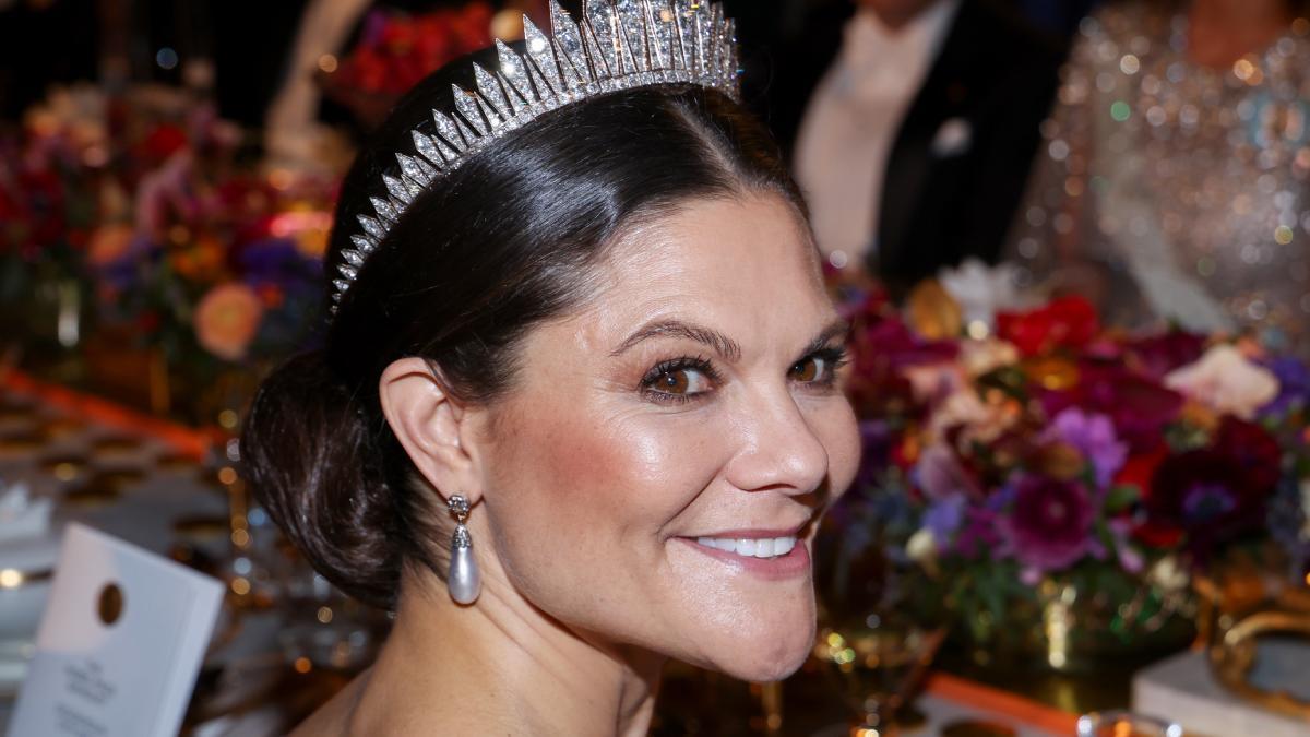 La princesa Victoria de Suecia deslumbra en la entrega de los Premios Nobel.