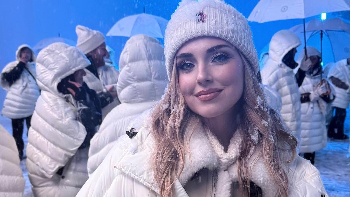 El abrigo plumífero más buscado de Zara te salvará los días de frío polar: es negro, resistente al agua, al viento y tiene aislamiento térmico