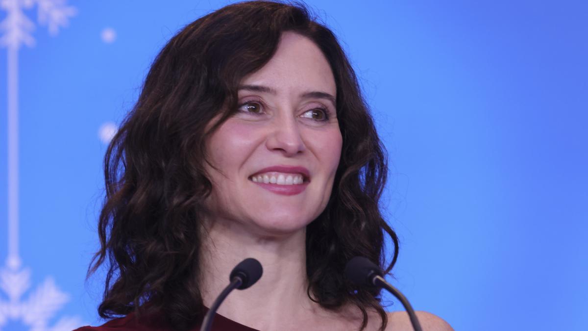 Isabel Díaz Ayuso nos inspira con su último look para estas navidades.