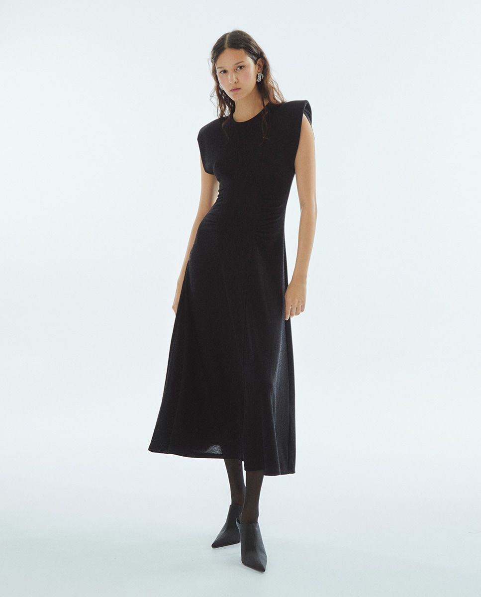 Robe longue noire à épaulettes