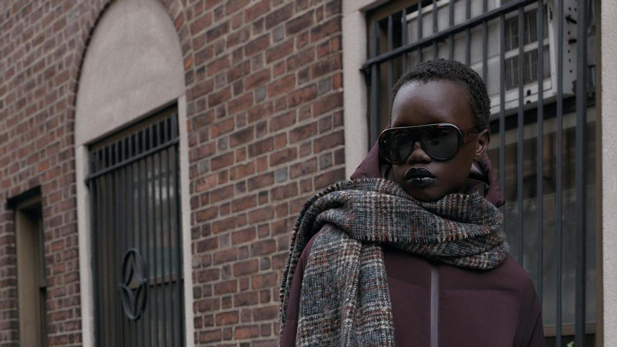 El abrigo plumífero más buscado de Zara te salvará los días de frío polar: es marrón chocolate, resistente al agua y al viento