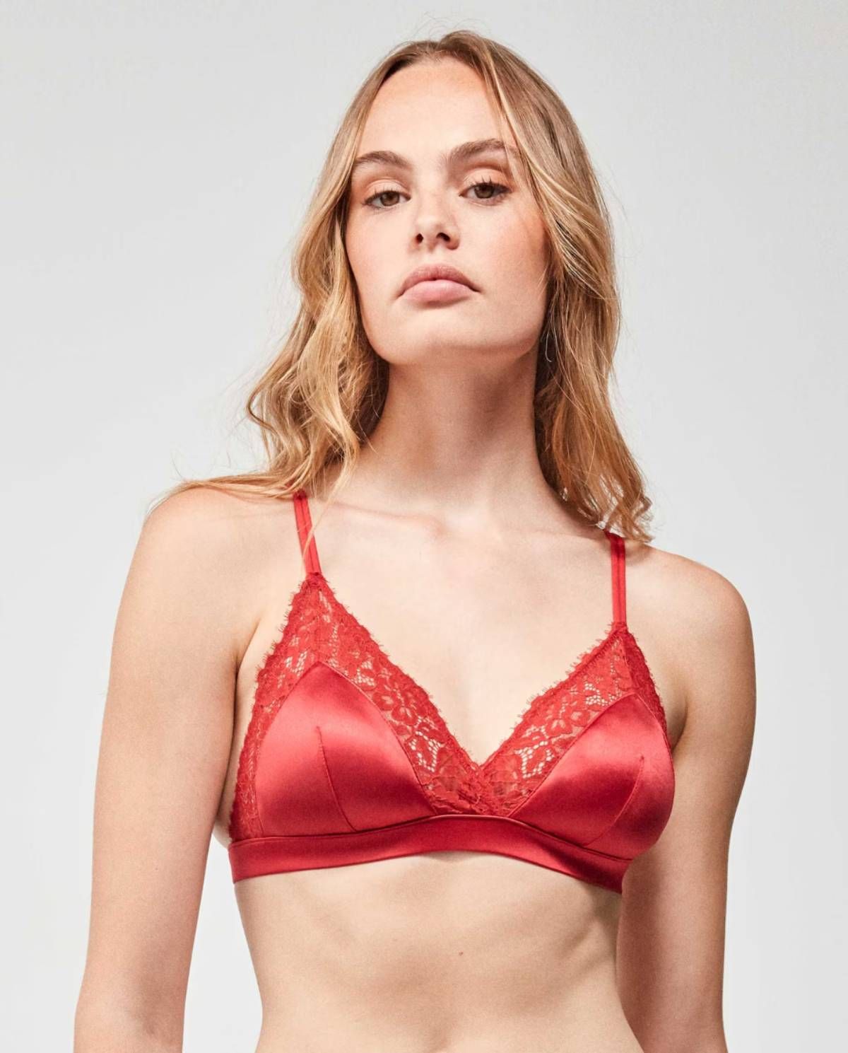 Le soutien-gorge sans armatures de Gisela