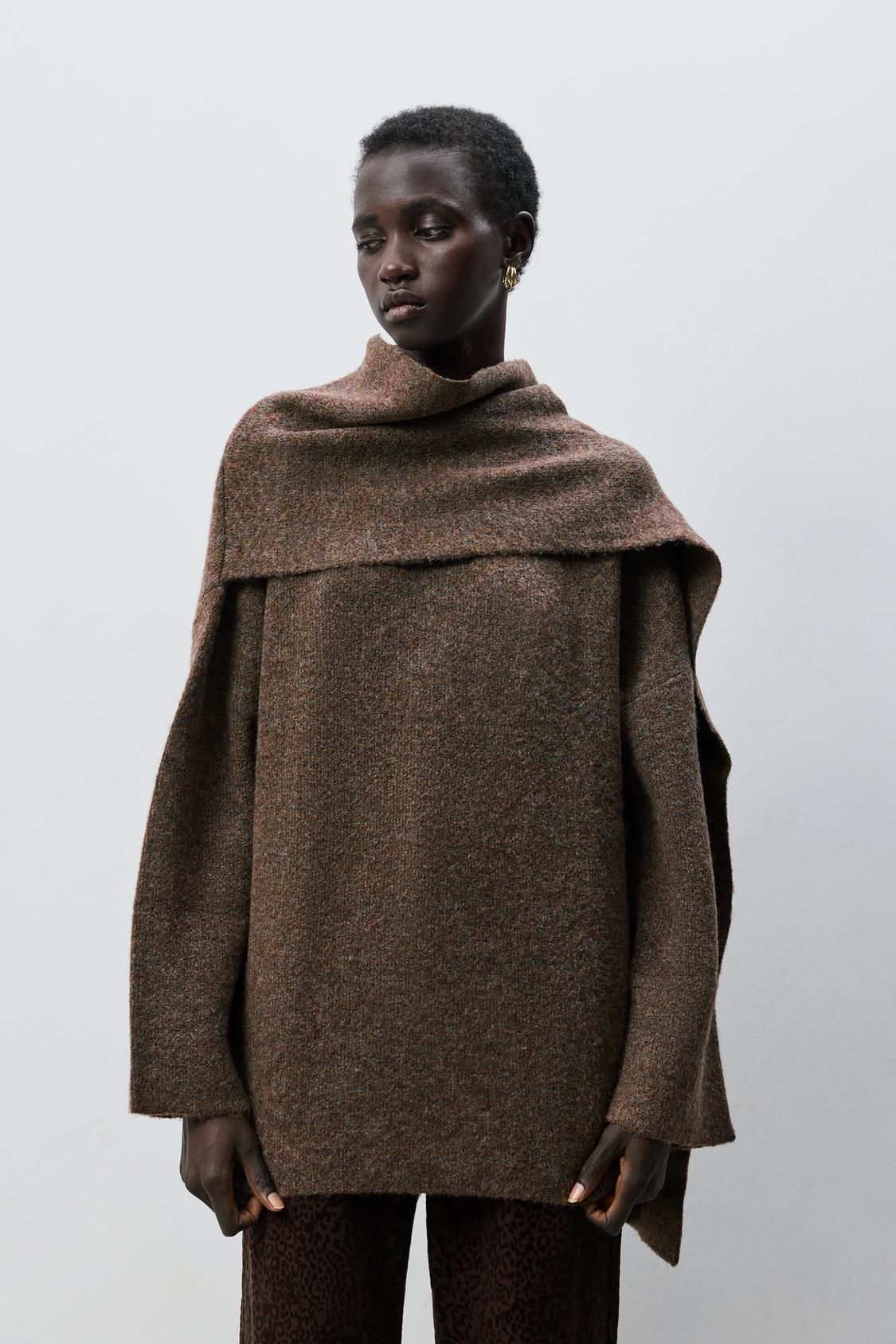 Pull marron à col foulard