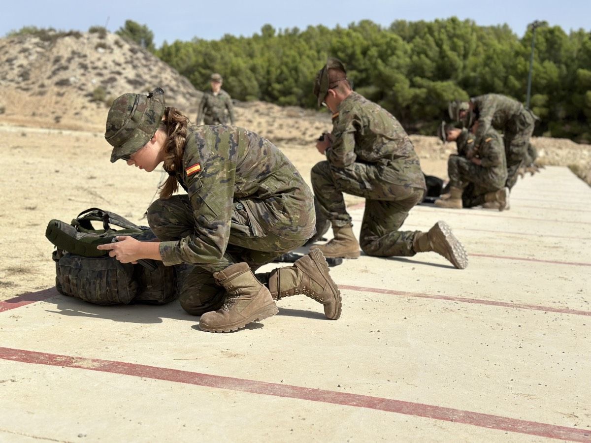 Les tresses de la princesse Leonor lors de sa formation militaire dans l'armée