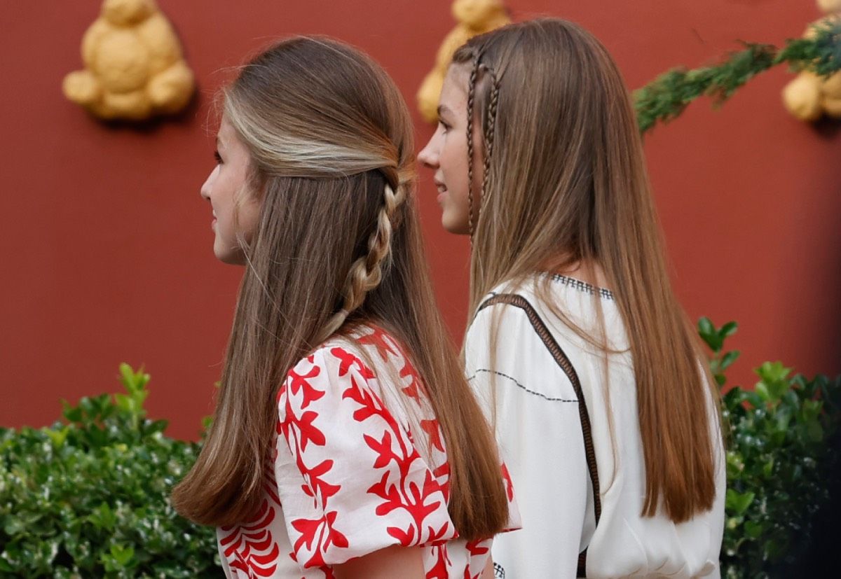 Les tresses de la princesse Leonor en 2022, assorties à sa sœur l'infante Sofía