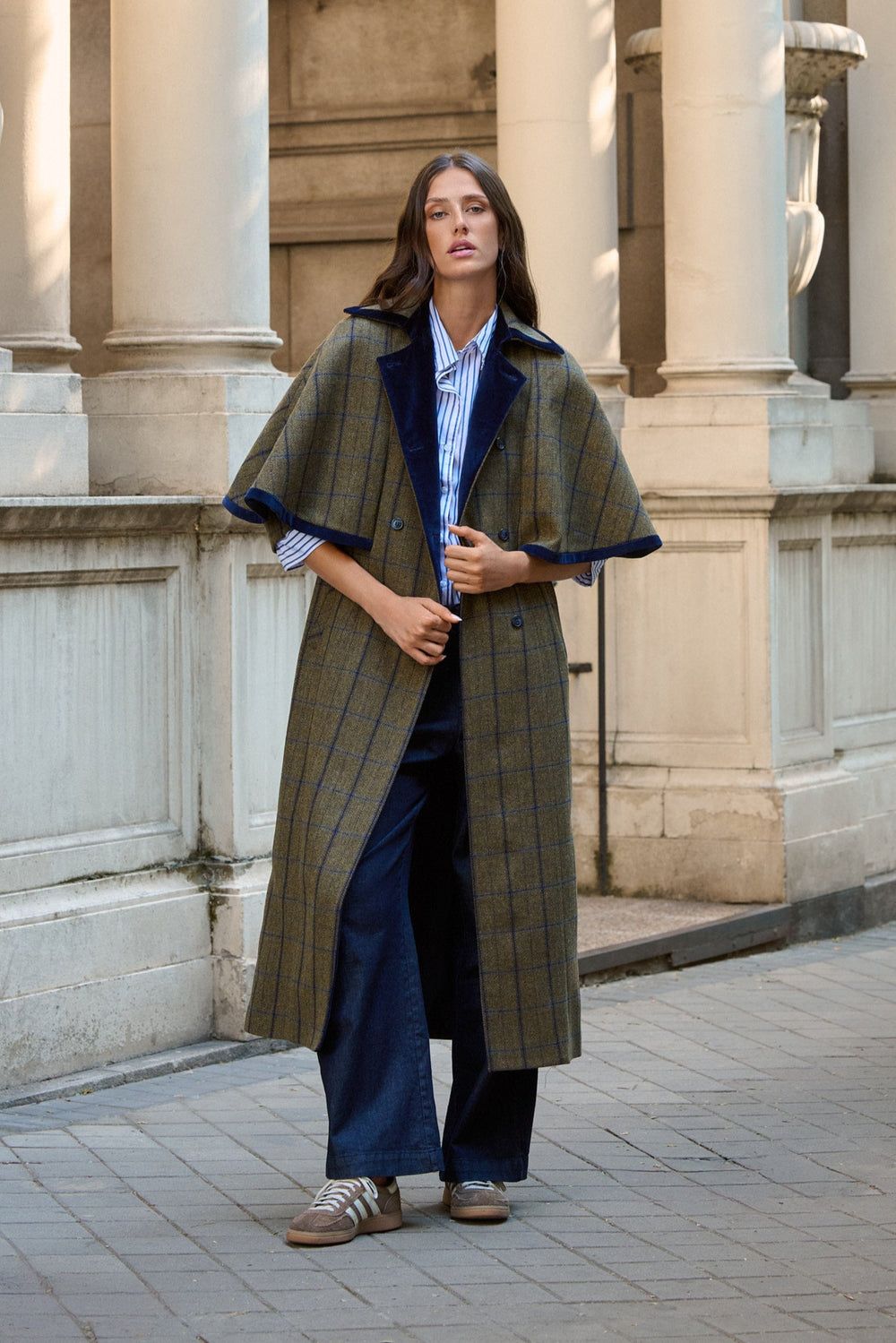 Manteau en laine style cape à carreaux