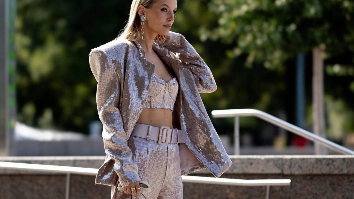 Colas kilómetricas en Zara para conseguir el vestido marrón perfecto para Nochevieja