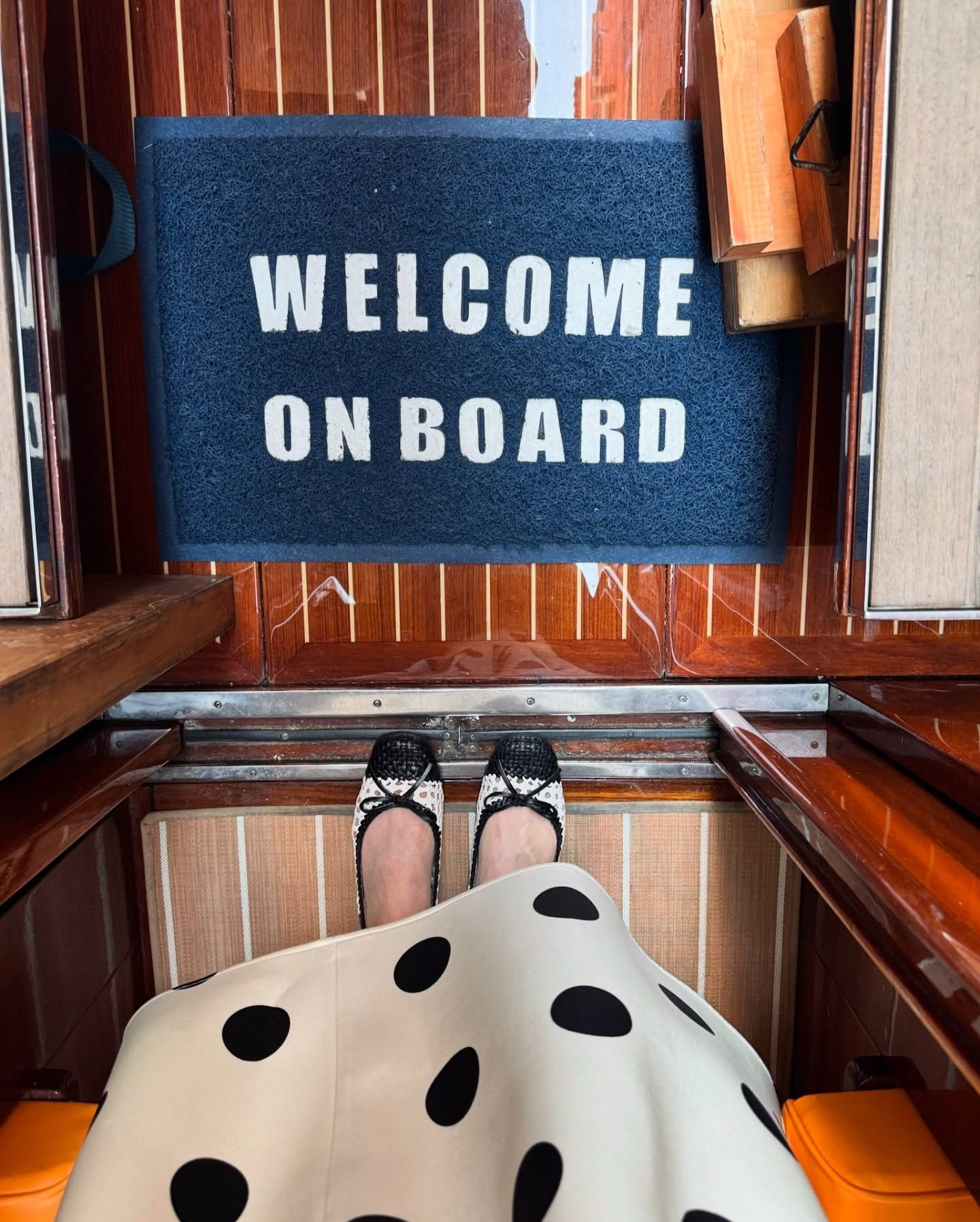 Lily Collins avec de jolies ballerines