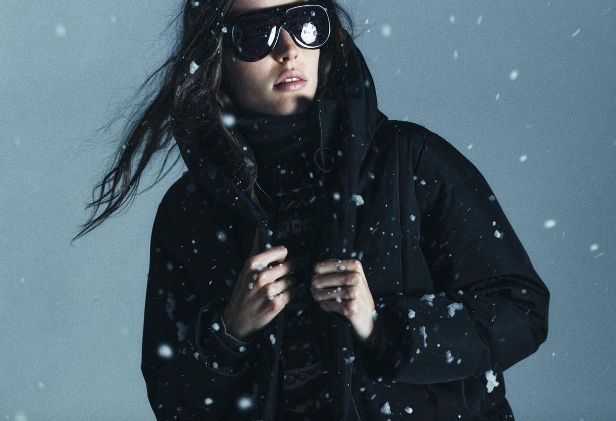Colas kilométricas por estos 7 abrigos plumíferos de Zara que te salvarán los días de frío polar y nieve: son negros y resistentes al agua y al viento