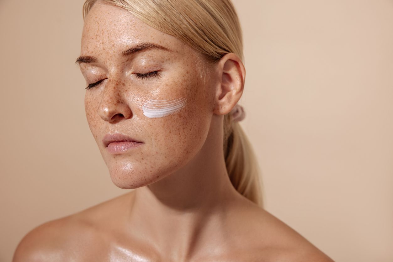 El truco de usar crema Nivea mezclada con maquillaje para una piel glowy y bonita