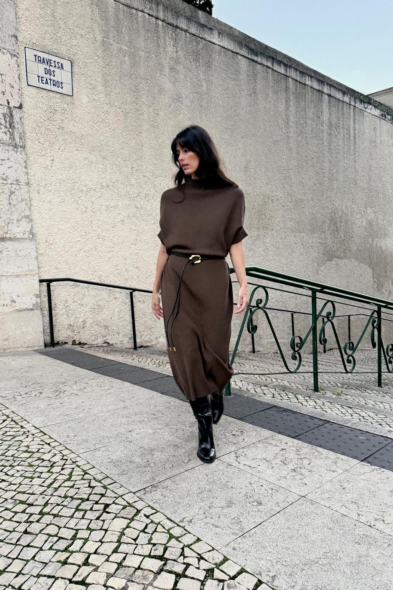 Robe midi en maille marron avec ceinture