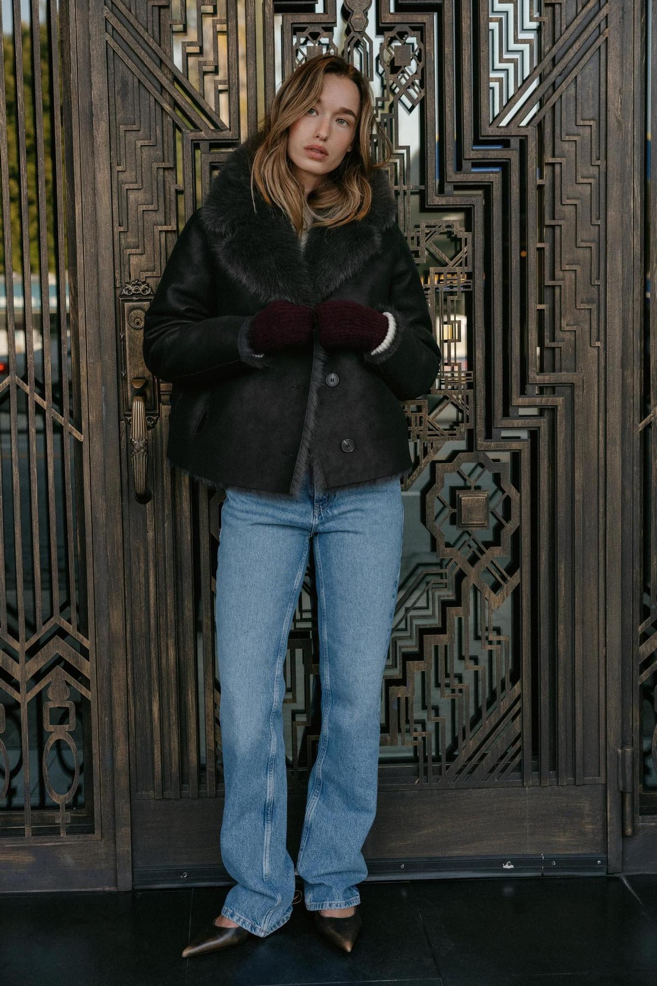 Manteau court réversible en fausse fourrure