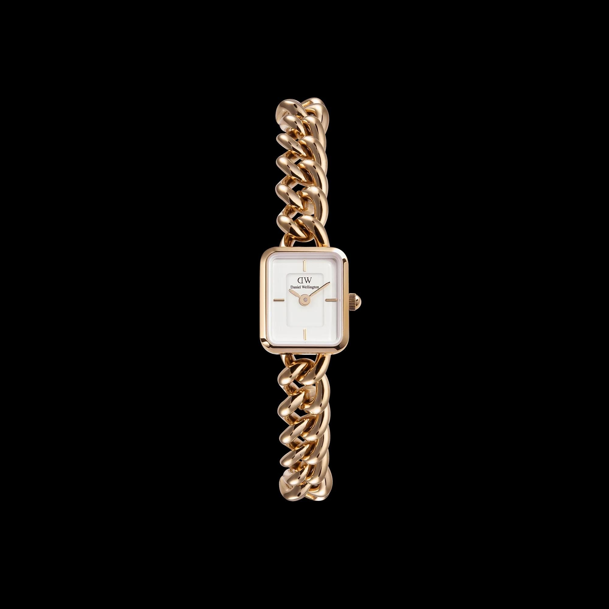 Montre à maillons dorés