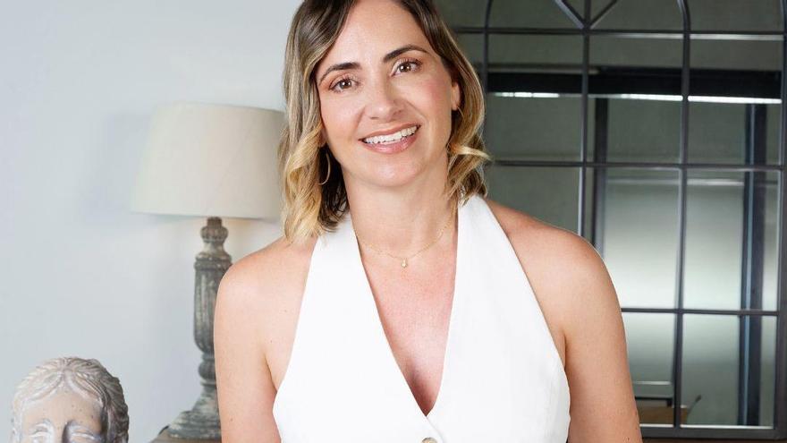 Raquel González, cosmetóloga, sobre la Nivea del bote azul: "Nunca es recomendable aplicar una crema corporal en el rostro, puede que deje acabado graso, potencie los puntos negros e incluso brotes de granitos"