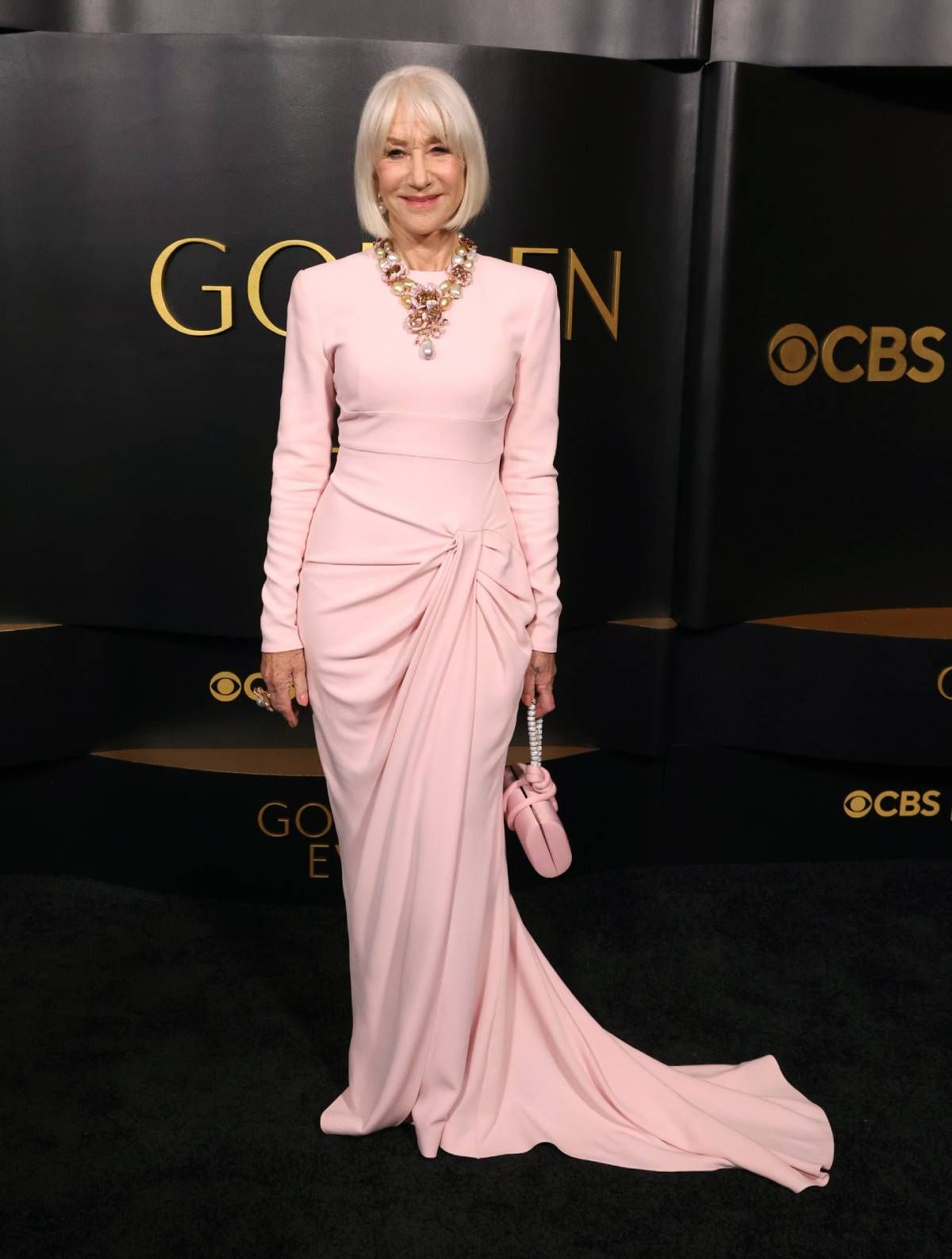 Le look d'Helen Mirren pour remporter le prix d'honneur Cecil B. DeMille aux Golden Globes 2026