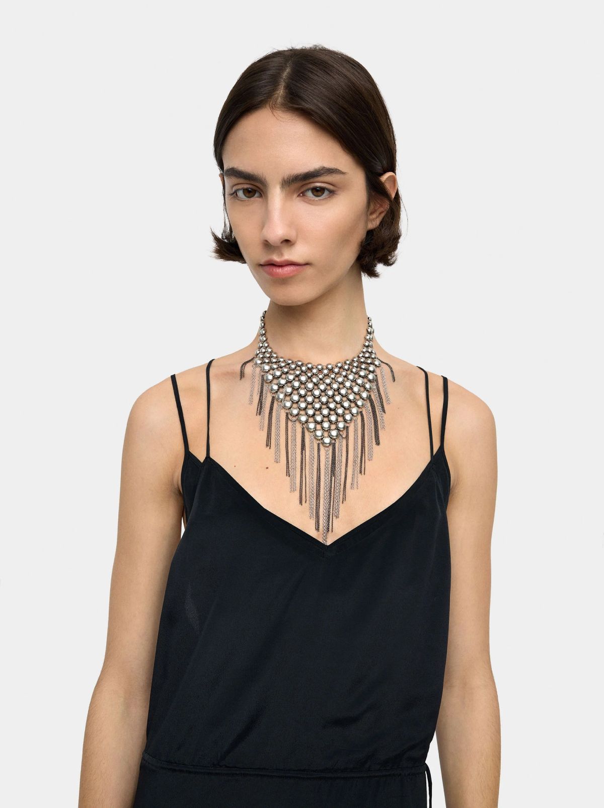 Collier métallique à franges (15,99 euros).