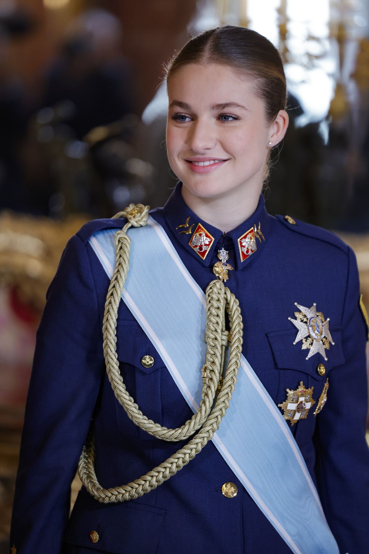 Les différentes décorations que porte la princesse Leonor.