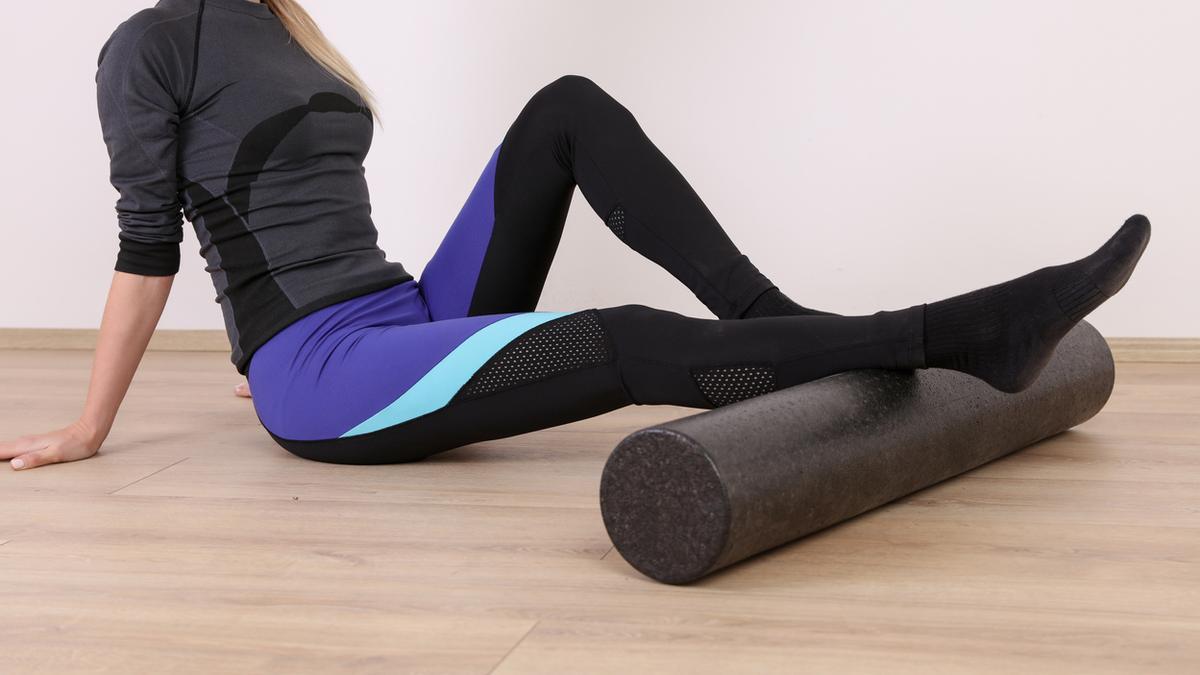 Pilates reformer en casa: cómo entrenar sin máquinas (solo con un rulo de espuma de 16 €)
