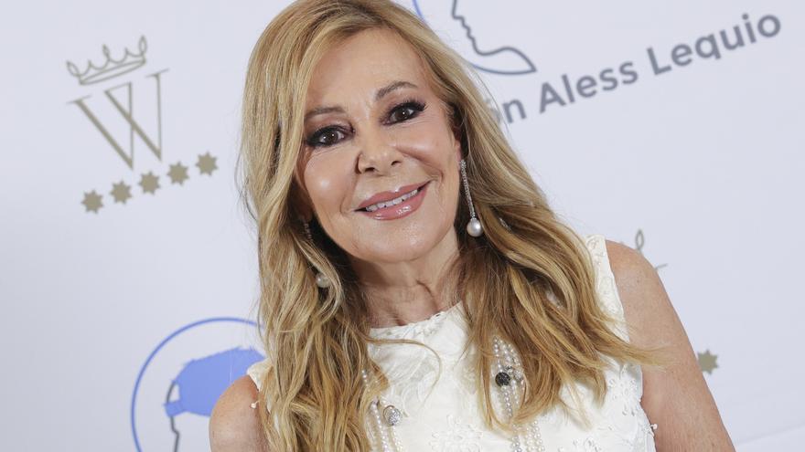 Ana Obregón (70 ans), Carmen Lomana (76 ans) et Cristina Pedroche (37 ans) : éliminer les rides des lèvres, mélanger avec des ampoules anti-âge, bronzer ou hydrater les talons sont leurs astuces beauté avec la crème Nivea de la bouteille bleue