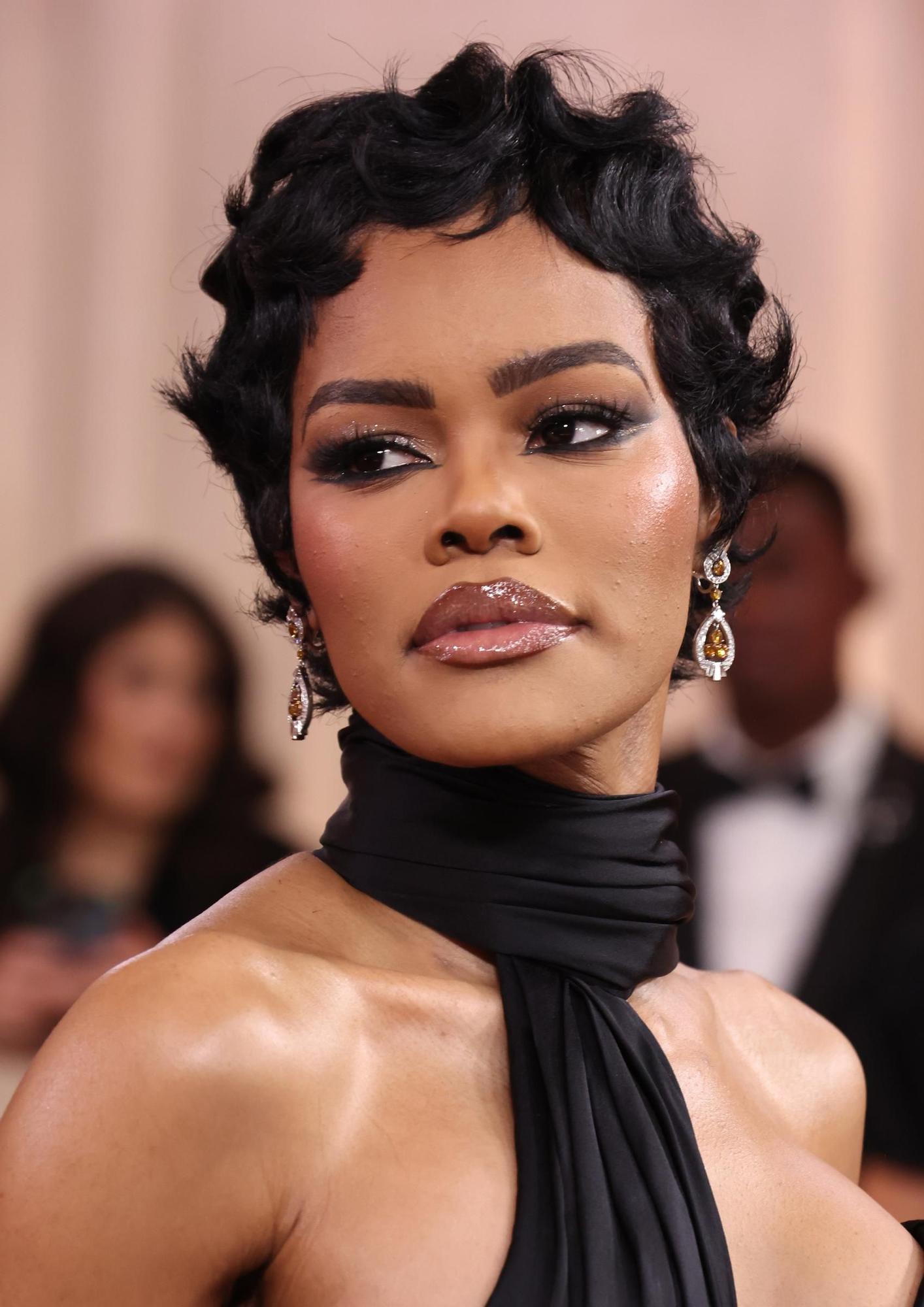 Teyana Taylor avec un look « féminin sombre » aux Golden Globes 2026