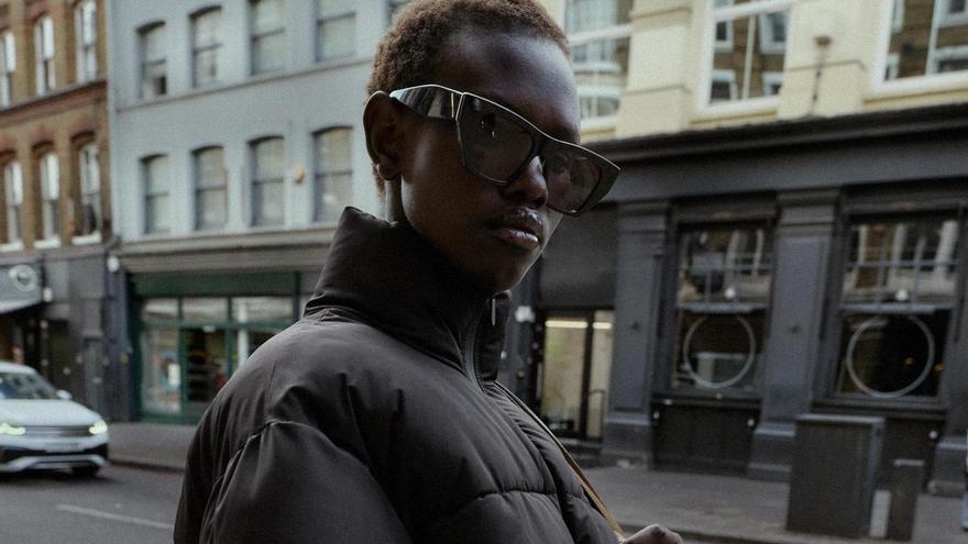 Colas kilométricas en Zara por el plumífero negro que cuesta menos de 14 euros