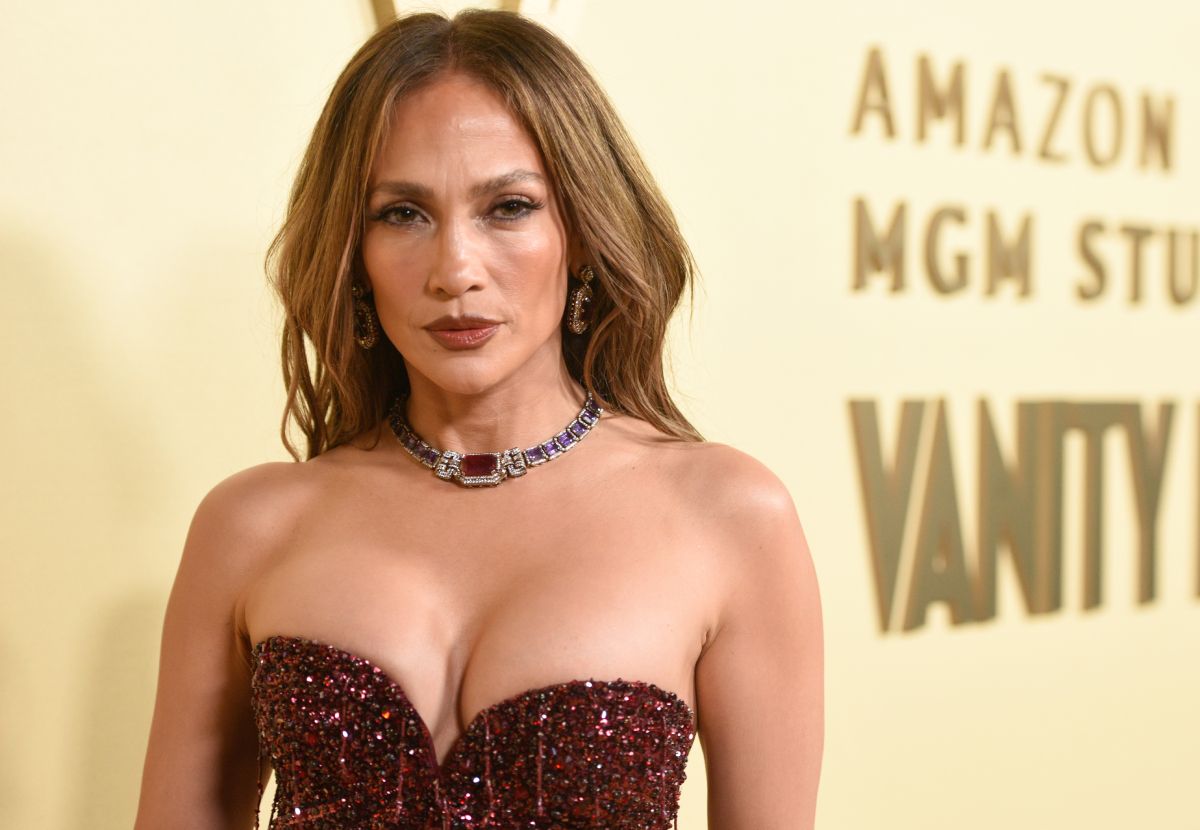 Jennifer Lopez y su look previo a los Globos de Oro 2026.