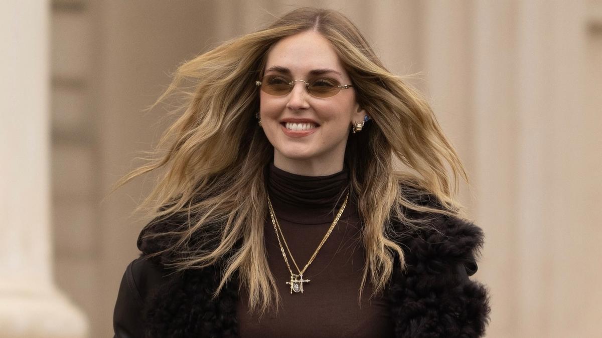 Stradivarius tiene en rebajas el abrigo marrón chocolate más buscado del invierno: el favorito de las expertas en moda, elegante y solo cuesta 20 euros