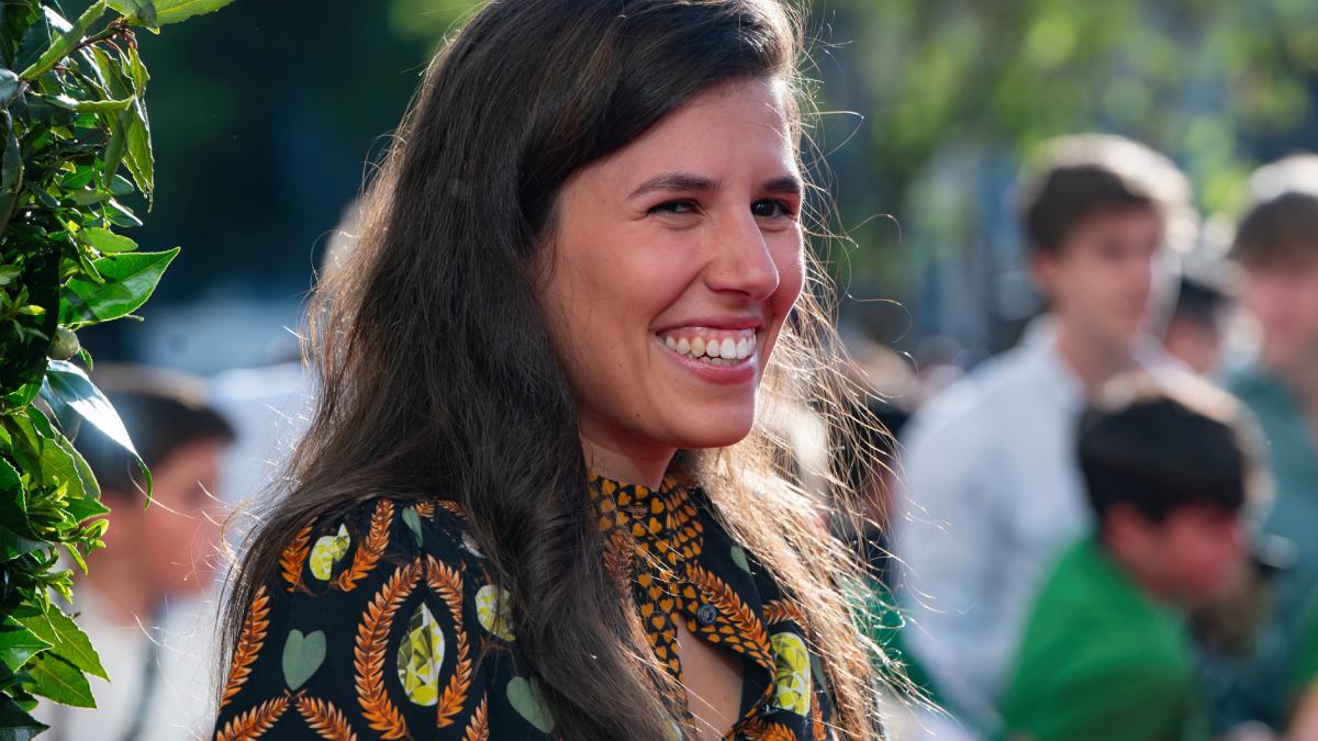 Teresa Urquijo marca tendencia con su último look de invitada.