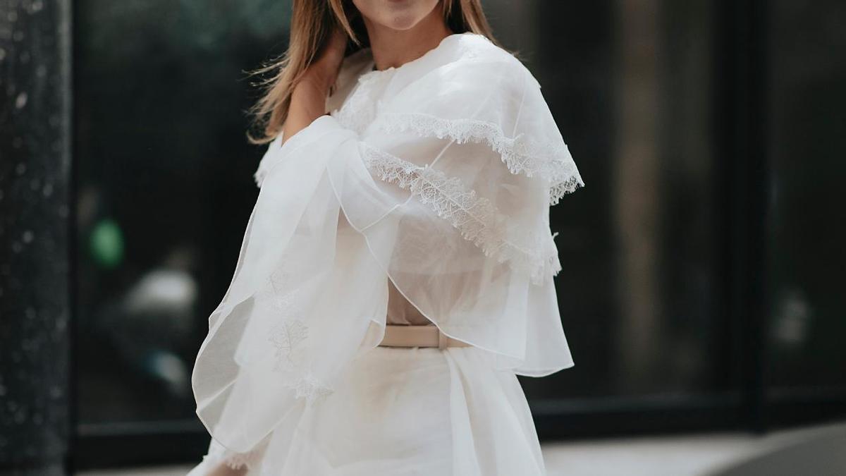 Blusas con volantes tendencia primavera 2026