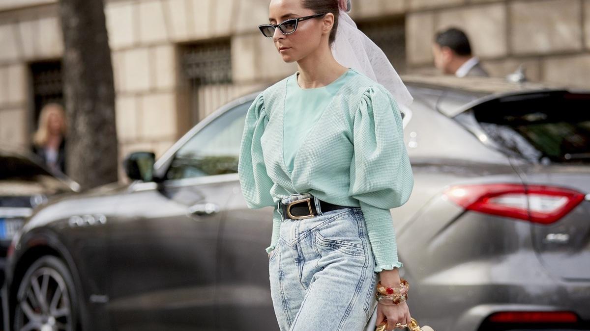 He encontrado en las rebajas de Zara los vaqueros de color más bonitos para estrenar en primavera y cuestan menos de 17 euros